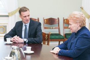 Apklausa: konservatoriai neužleidžia viršūnės, D. Grybauskaitės reitingas krito