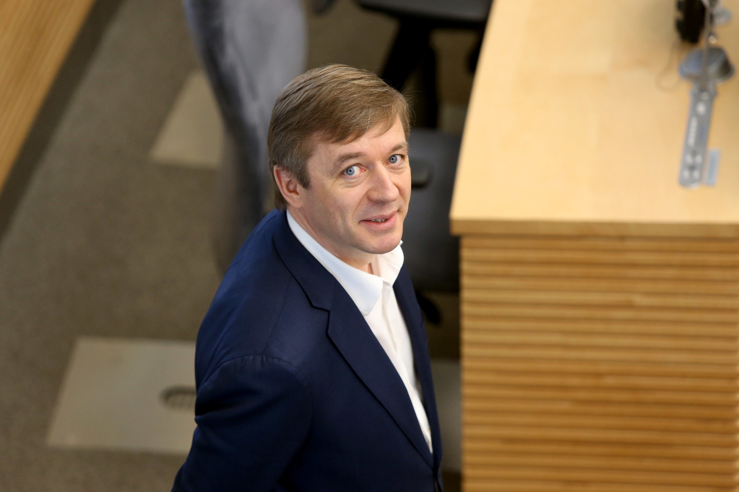 Tokių, kaip pats Naisių krivis R.Karbauskis ar jo tėvas Naisių karalius Česlovas ir kita panašaus stambumo valstiečių publika.