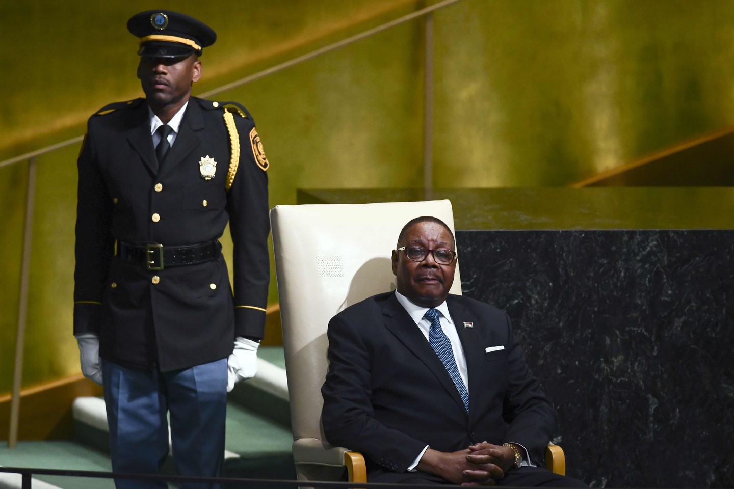  Malavio lyderis P.Mutharika prašė vampyrų nustoti gerti kraują.<br> AFP/„Scanpix“ nuotr.