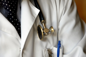 Latvijos gydytojų atlyginimai kitąmet didės 80 proc.