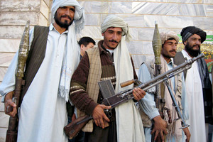 Afganistane per talibų išpuolius prieš afganų kariuomenės bazes žuvo dešimtys karių