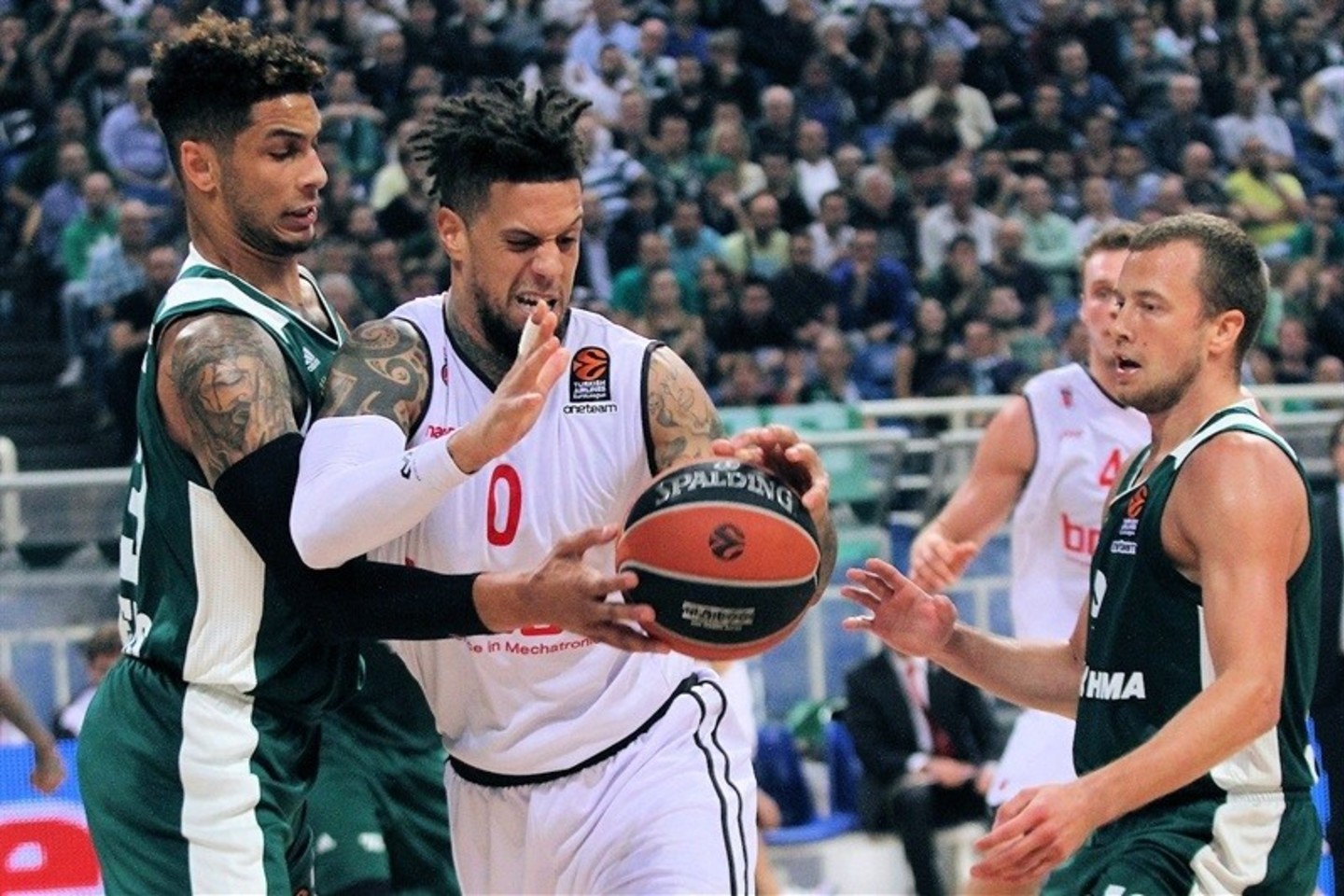 Luka Lekavičius ir Atėnų ekipa džiaugėsi pergale<br> euroleague.net nuotr.