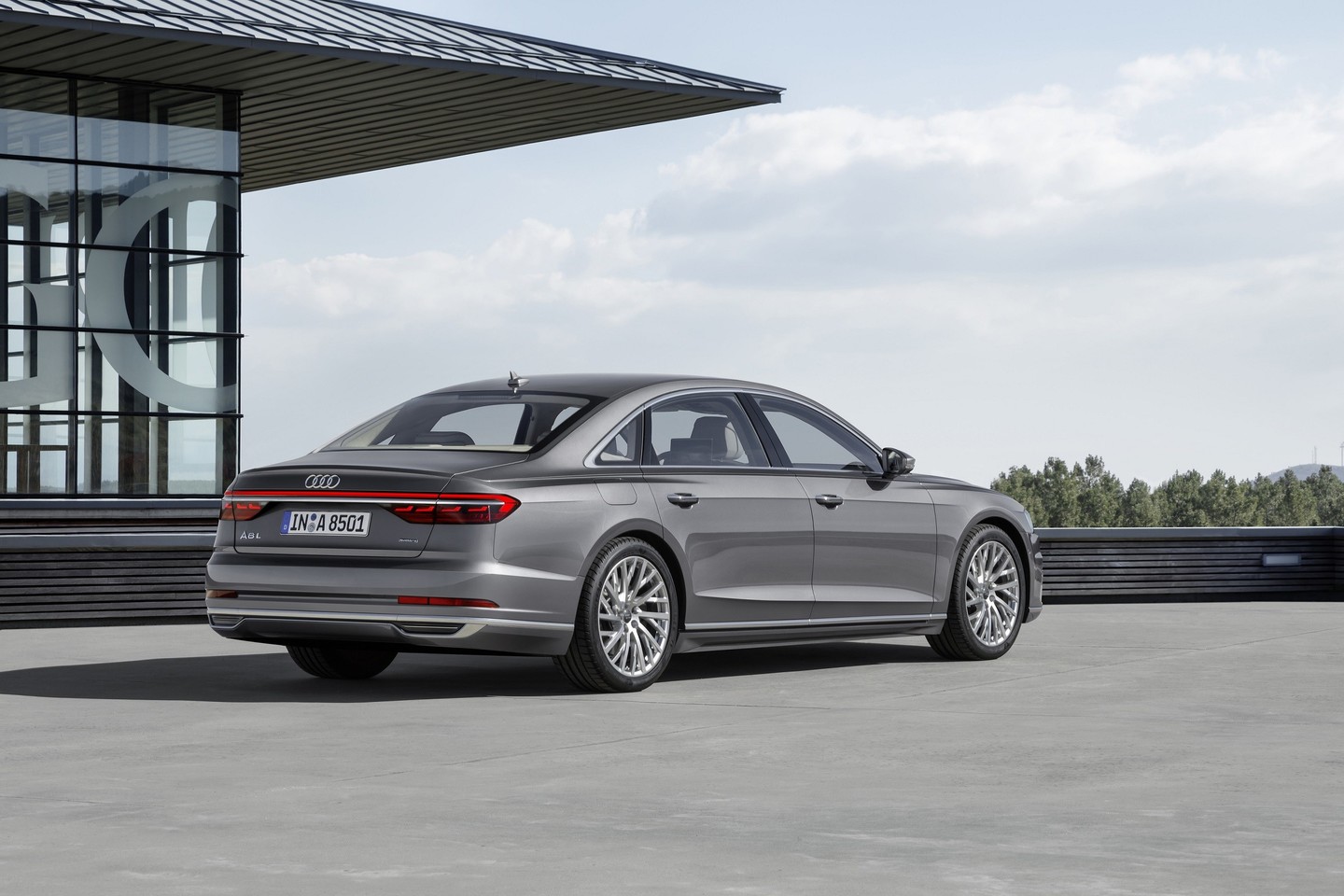  Į Lietuvą atvyksta naujos kartos „Audi A8".<br>Organizatorių nuotr.