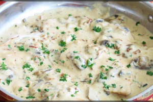 Vištiena su česnakiniais grybukais patiks visai šeimai