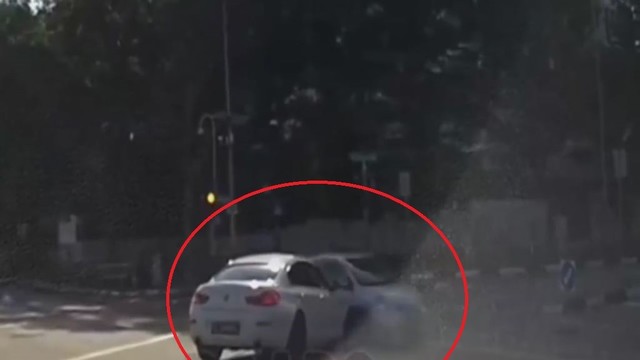 „Automobilis vaiduoklis“ – avarija sukėlė sumaištį internete
