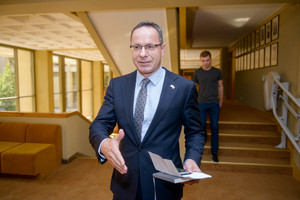 KT parodė aiškią kryptį – leisti dvigubą pilietybę išvykusiesiems į ES ir NATO šalis, teigia Ž. Pavilionis