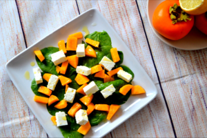 Greitai paruošiamos ir labai skanios salotos su persimonais ir feta