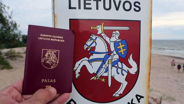 Dvi pilietybes turinti lietuvė: rinktis vieną – tas pats, kas tėtį arba mamą