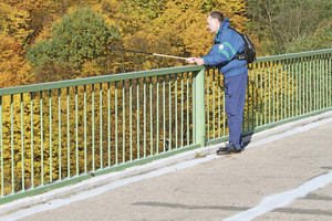 Dėl žvejų teks į kitą tilto per Nemuną pusę perkelti dviračių taką