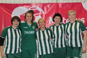 „Močiutės už futbolą“ iniciatyva sužavėjo UEFA specialistus