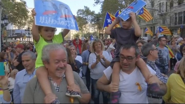 Išseko katalonų kantrybė – šimtai tūkstančių vėl užplūdo gatves