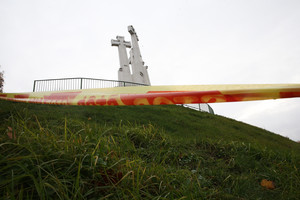 Nerimas dėl Trijų Kryžių kalno: šlaitais vaikščioti pavojinga