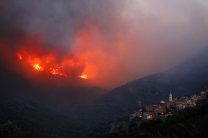 Korsikoje baisūs gaisrai sunaikino 2 tūkst. ha miško