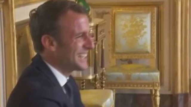 Susitikimo metu Emanueliui Macronui teko rausti iš gėdos