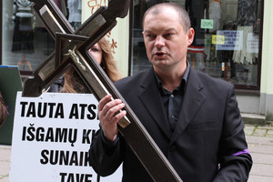 Triukšmingomis akcijomis garsėjantis Kedžių rėmėjas teisme pabruko uodegą