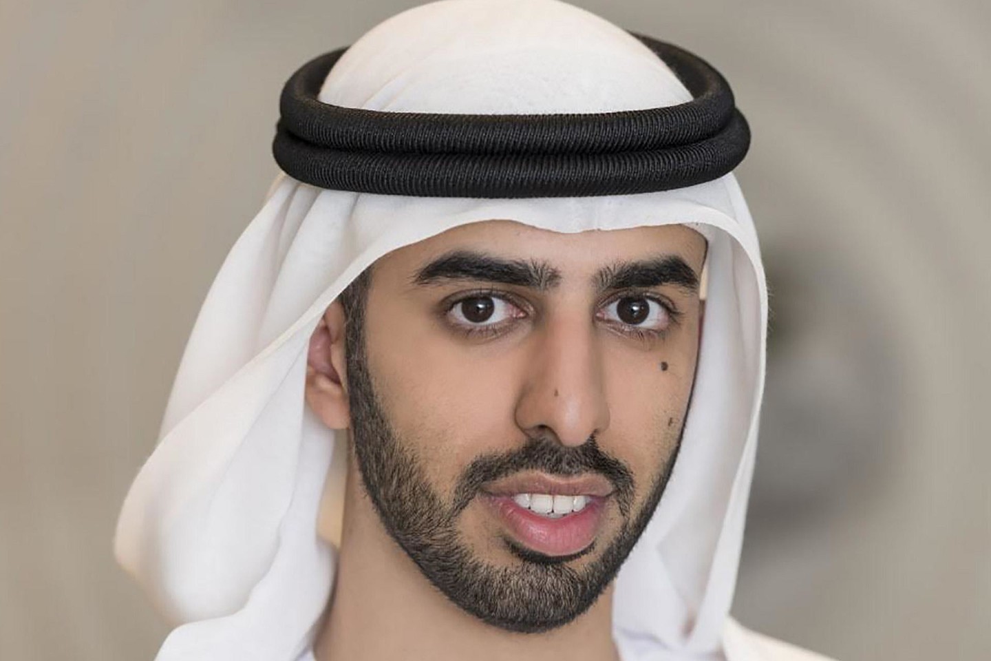 Ministru Dirbtinio Intelektro reikalams tapo 27-erių Omaras Bin Sultan Al Olamas. <br> Arabian Business nuotr.