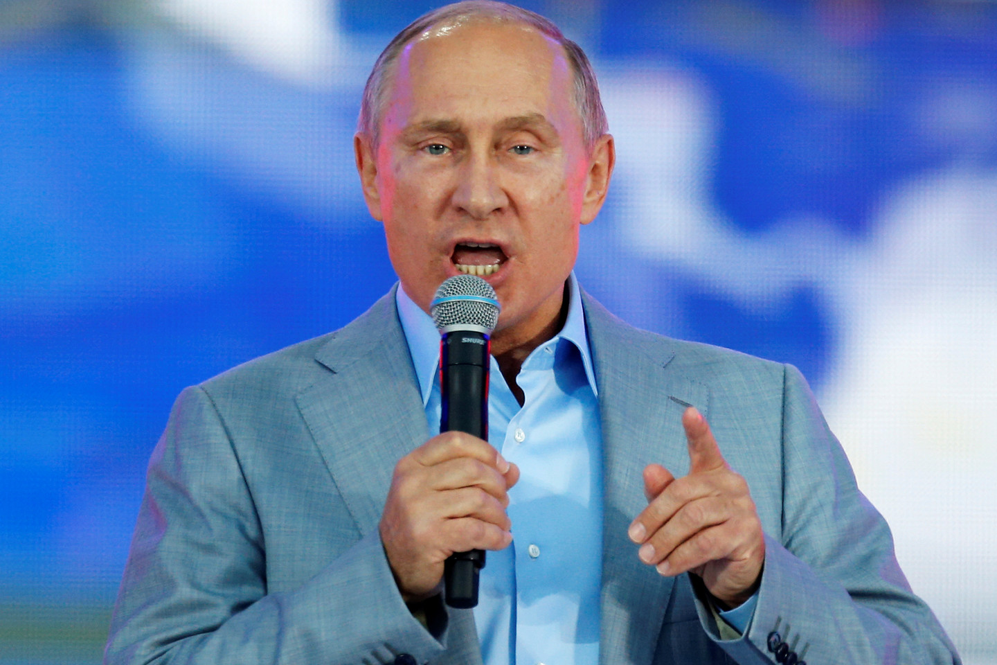 V.Putinas susirinkusiam jaunimui aiškino, kad genų inžinerija gali turėti blogų pasekmių.