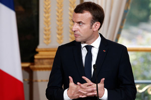 Emmanuelis Macronas ragina Jungtinę Karalystę išspręsti sienos su Airija po „Brexit“ klausimą