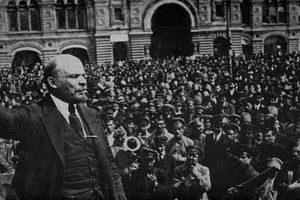 Žiemos rūmų šturmo istorija: svieto lygintojai plempė vyną ir prievartavo moteris