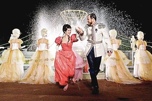 Skandalingosios „Matildos“ kančios nesiliauja: filmas vargais negalais pristatytas Rusijoje