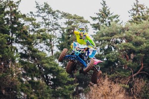 Patarė: jeigu turi sportinį keturratį, nebūk gatvių chuliganas, o važiuok į trasą 