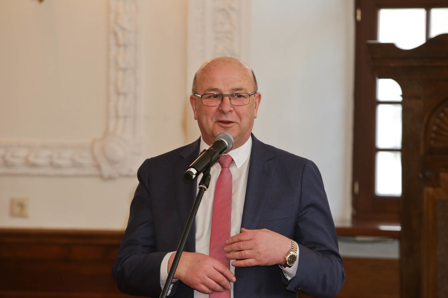 Pagal šeštadienį paskelbtus „Vilmorus“ apklausos duomenis, Kauno meras Visvaldas Matijošaitis toliau užima antrą vietą populiariausių politikų sąraše, po prezidentės Dalios Grybauskaitės.