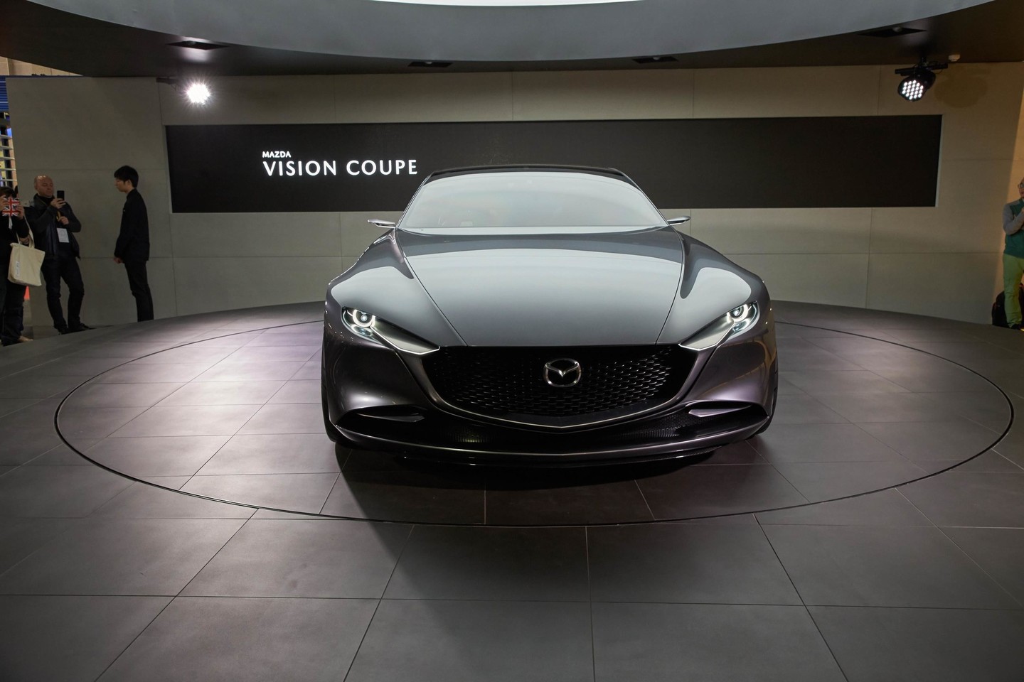 Tokijo automobilių parodoje pristatytas „Mazda Vision“ kupė.<br>Gamintojo nuotr.