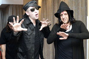 Rokeris Marilyn Mansonas išmetė išprievartavimu apkaltintą bendražygį