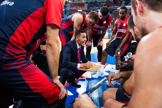 Pergalių recepto nerandantį „Baskonia“  klubą paliko treneris Pablo Prigioni