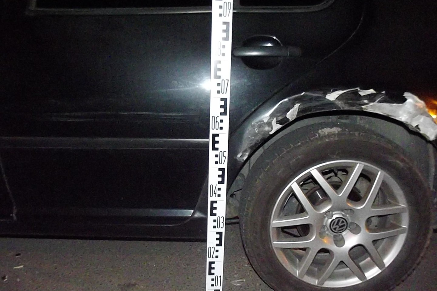 Girtas vairuotojas Šiauliuose per dešimt minučių aplamdė net penkis automobilius.