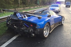 Superautomobilių žaidimai baigėsi labai brangiai: 1,9 mln. eurų kainuojantis „Pagani Zonda“ virto laužu