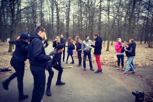 Jaunimo filmuojamą sceną parke išvydęs dviratininkas spruko neatsigręždamas