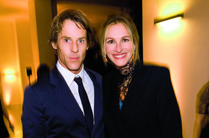 50-metį švenčianti Julia Roberts užkasė karo su sutuoktiniu kirvį 