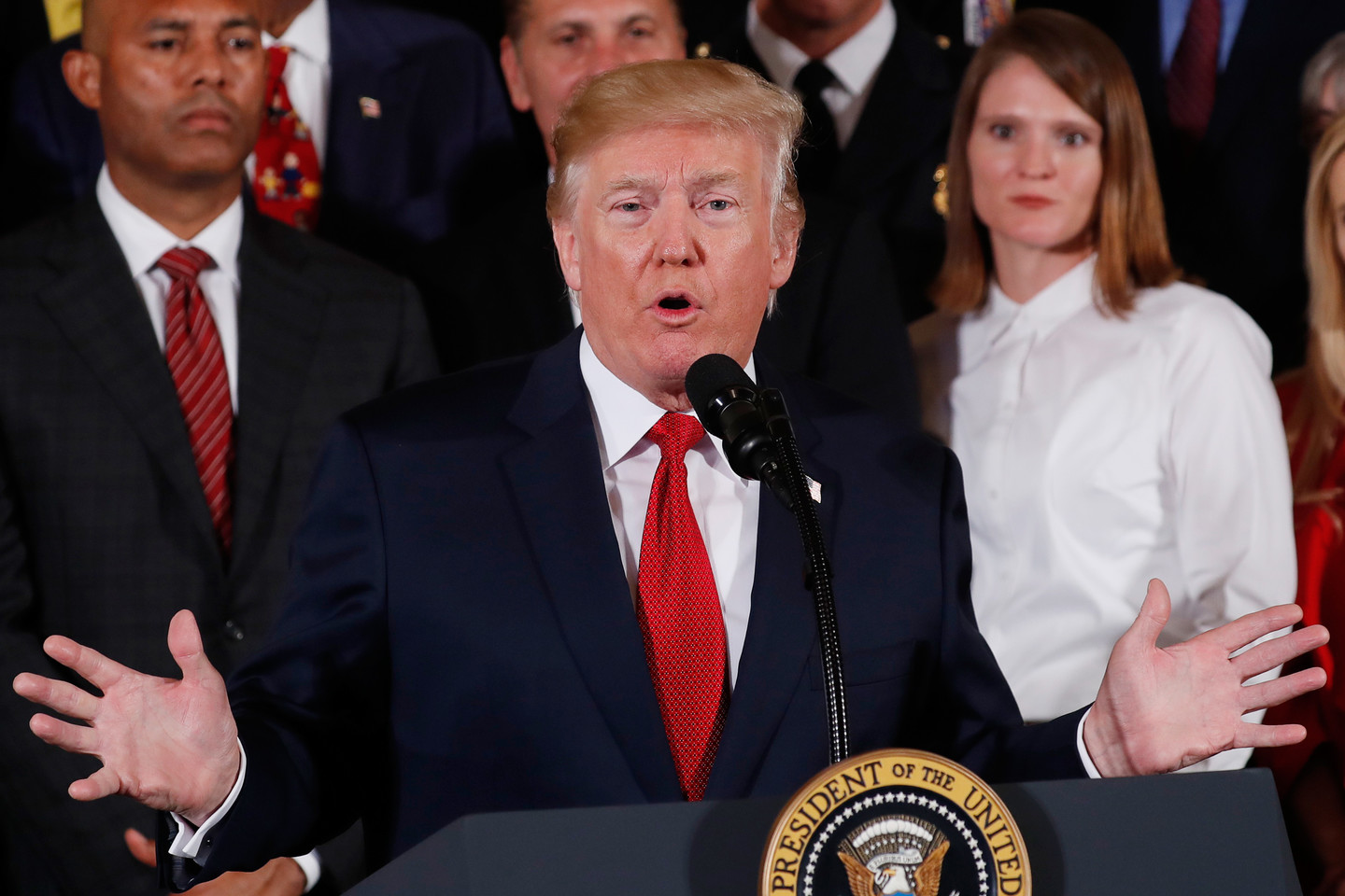 D.Trumpas įstatymui priešinosi.