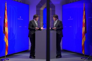 Madridas siekia nušalinti Katalonijos lyderį, bet katalonai toliau bando priešintis