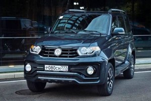 Rusijos automobilių puošybos meistrų „šedevras“ – UAZ su prabangos ambicijomis