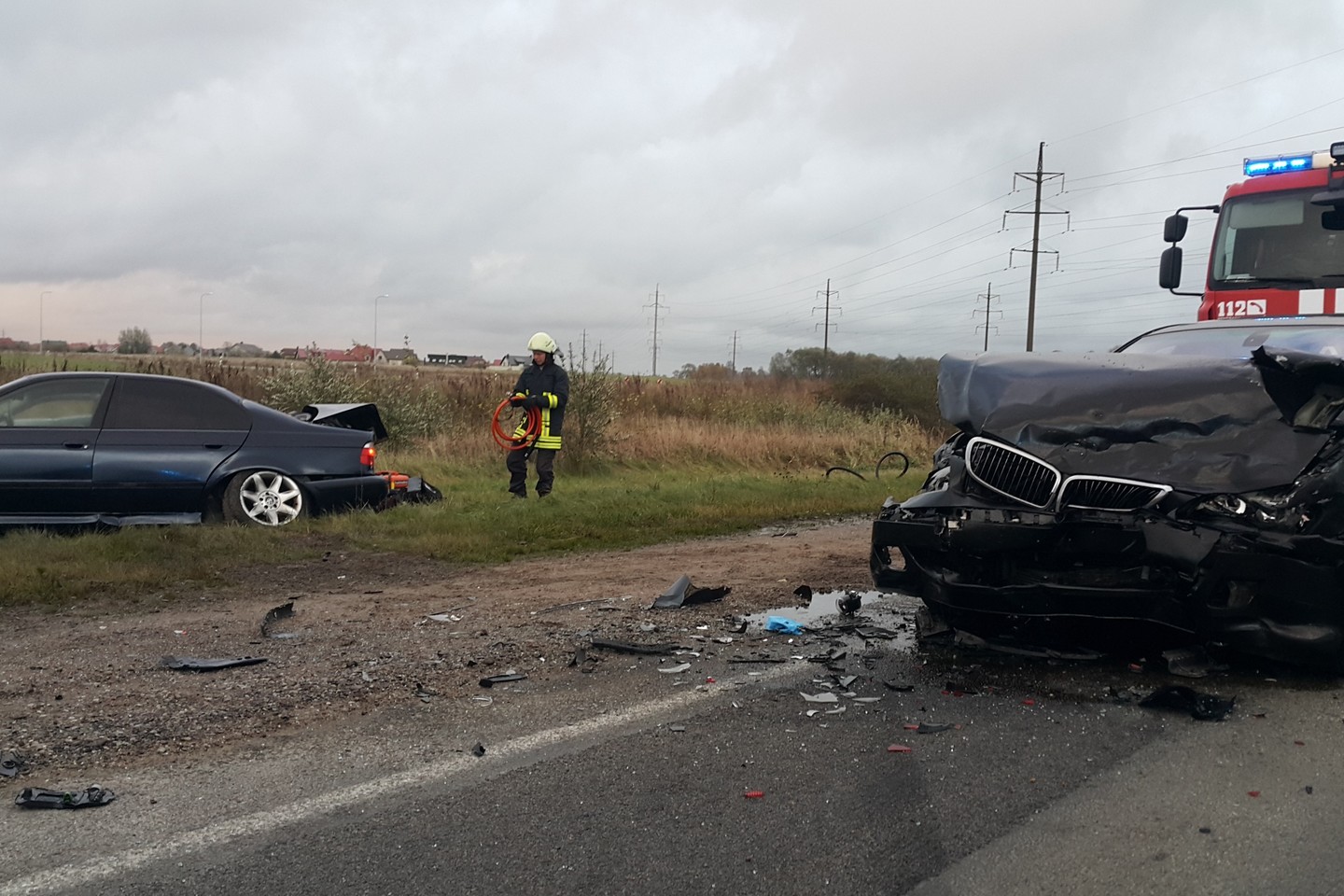 Klaipėdos rajone susidūrus dviems BMW automobiliams buvo sužeisti trys žmonės.<br>Lrytas.lt nuotr.