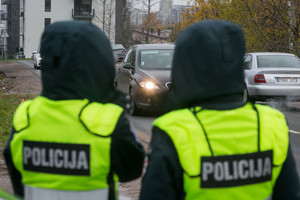 Rytinis reidas sostinėje: 2 vairuotojai per plauką išsisuko