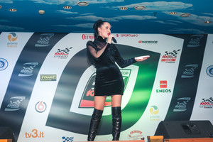 Lenktynių uždarymo dūzgėse ant scenos suspindo Ingrida Kazlauskaitė