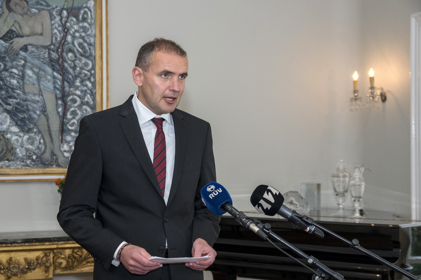 Islandijos prezidentas nualpo per kar<br>Reuters/Scanpix nuotr.