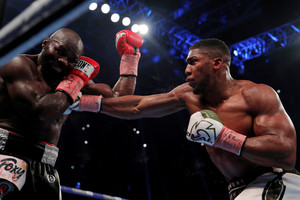 Britas Anthony Joshua apgynė bokso pasaulio čempiono titulą