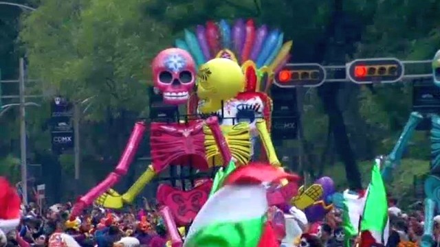 Meksikoje prasidėjo didžiulis Mirusiųjų dienos paradas