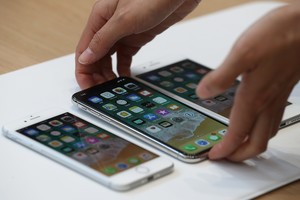 Nurodė priežastis, kodėl „iPhone X“ gali tapti „Apple“ nesėkme