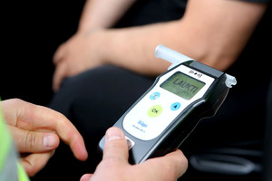 Trys įkalinimo įstaigų pareigūnai sučiupti girti darbe