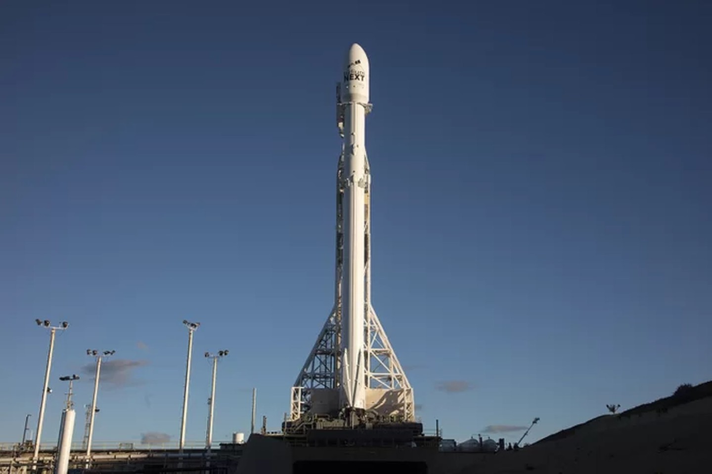 Ankstesnio SPaceX skrydžio ir sėkmingo nusileidimo akimirkos.