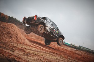 Benediktas Vanagas papasakojo, ką rado išardęs savo Dakaro „Hilux"