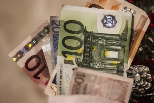 Valdžia kuria schemą, kaip biudžetininkams pakelti algas   