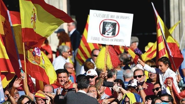 Ispanijos Konstitucinis Teismas įšaldė Katalonijos nepriklausomybės deklaraciją
