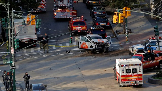 Žmonės dalinasi vaizdais iš Niujorko – užpuolikas pražudė 8 žmones