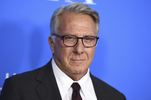 Skandalai nesibaigia: aktoriui Dustinui Hoffmanui – kaltinimai priekabiavus prie 17-metės